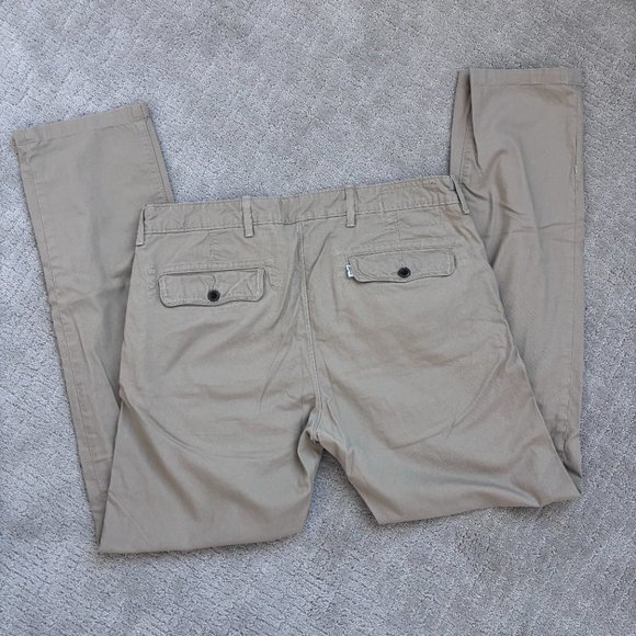 Men’s Levi’s Chino Pants - Picture 5 of 9
